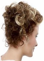  fryzury  krótkie włosy kręcone loki, loczki  uczesanie dla kobiet  z numerem  78
